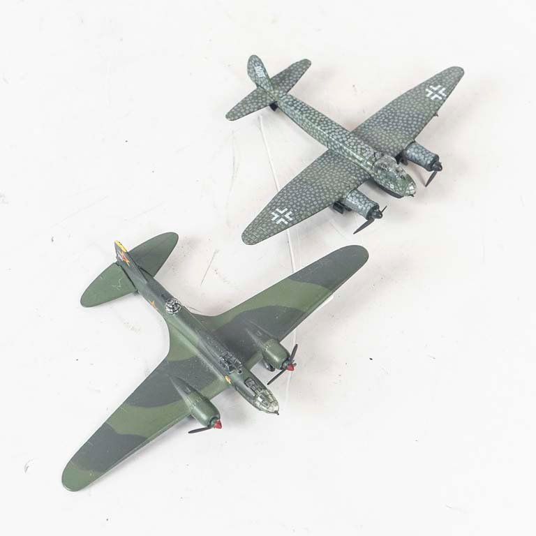 Dos Aviones de Metal a Escala, Coleccionables