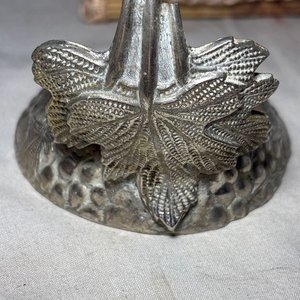 Lote de Adornos y Cajas Antiguas: Bicicletas de Hierro, Ceniceros y Estuches Decorativos - imagen 23