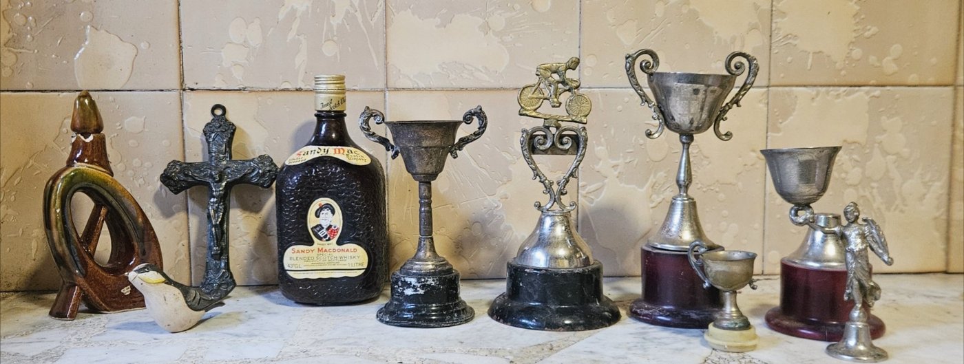 Lote de Trofeos Varios y Adornos Metálicos y Cerámicos