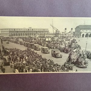 Álbum Histórico: Desembarco y Sepelio Tripulantes Acorazado Graf Spee (1939) - imagen 7