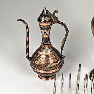 Juego de 3 piezas: Cafetera de cobre y metal, florero de bronce y porta tostadas de metal - imagen 3