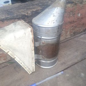 Ahumador de Apicultor Profesional de Metal - imagen 2