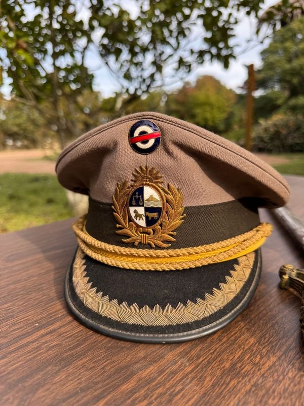 gorra de un alto rango militar en muy buenas condiciones data del 1930
