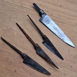 Lote siguiente: Lote de 4 Hojas de Cuchillo Antiguas para Restaurar