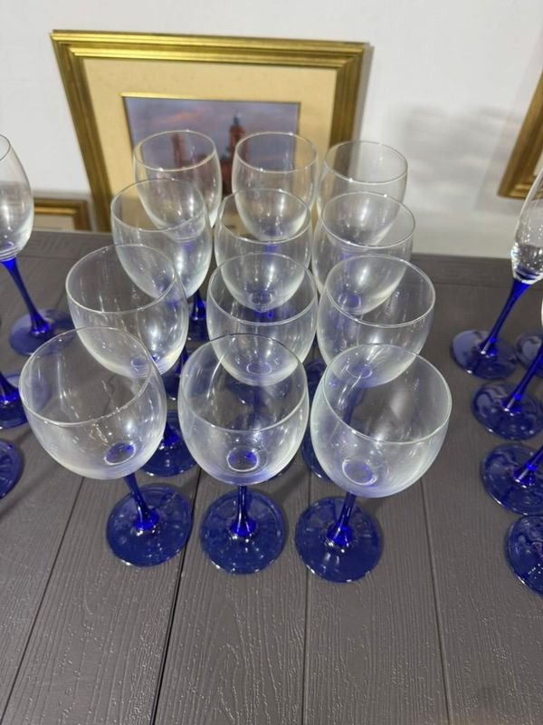Crystal Cups Set with Ceramic Hand Sculptures - imagen 6