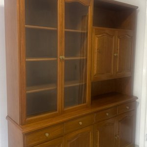 Lote anterior: Modular de madera con vitrina y cajones