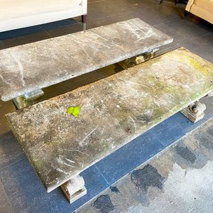 Mesa de piedra antigua con base ornamentada - imagen 4