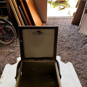 Caja de Herramientas Metálica Antigua con Asa - imagen 2
