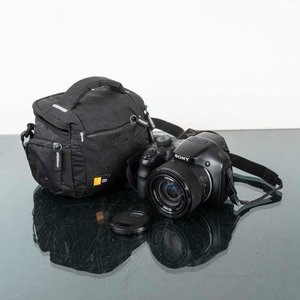 Lote siguiente: Cámara Digital Sony con Estuche y Cargador