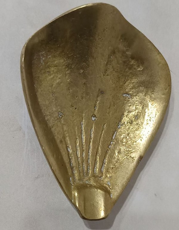 Cenicero de Bronce con forma de pétalo - imagen 1