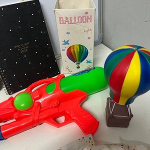 Lote Divertido: Bloques de Madera, Velas, Pistola de Agua y Más - imagen 7