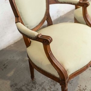 Par de Sillones Luis XVI Estilo Clásico con Tapizado Verde Claro - imagen 2