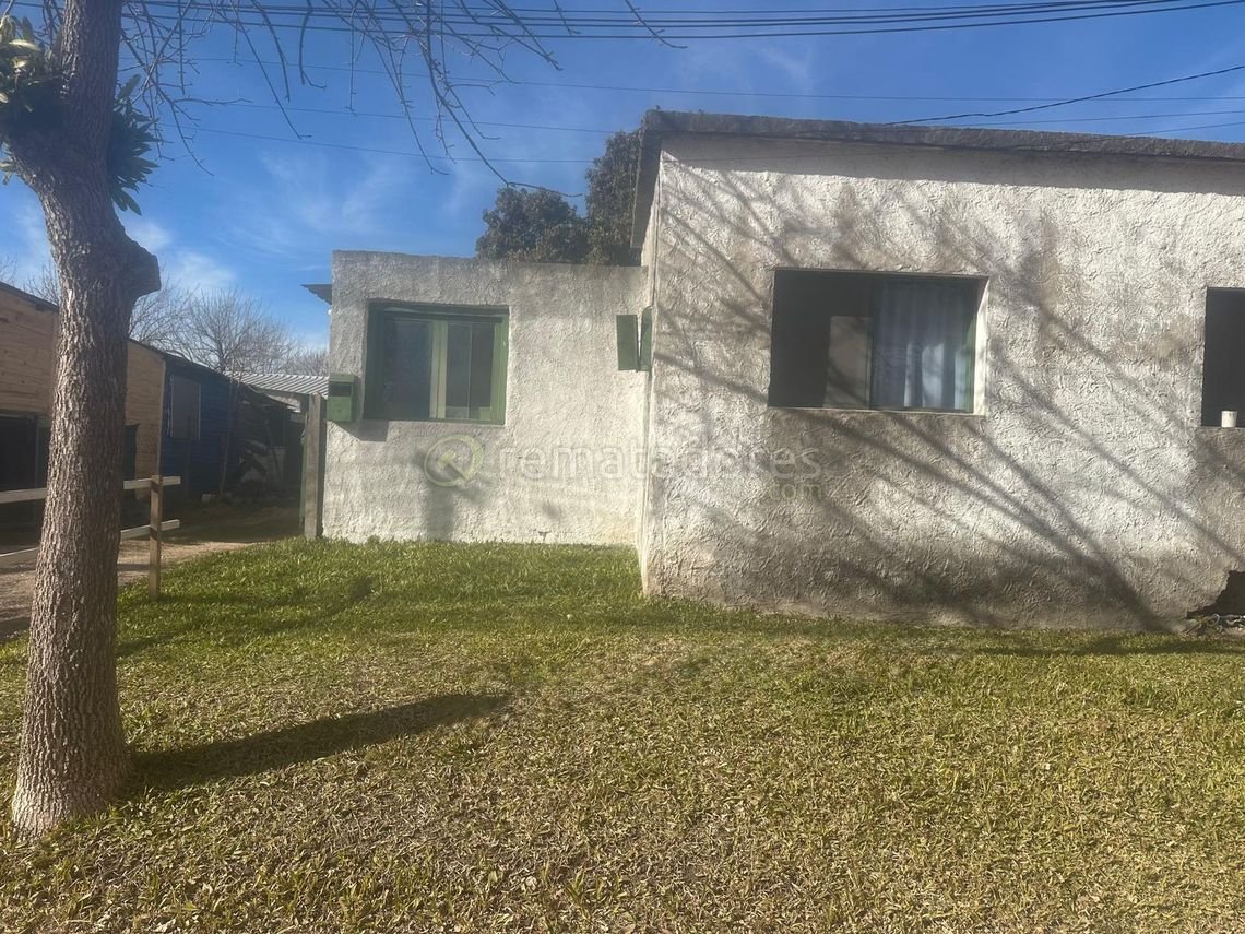 Casa a Remate Presencial en Terreno Amplio con Perro