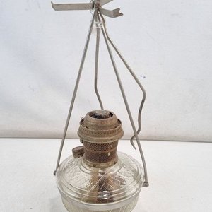 Antigua Lámpara de Aceite de Cristal Tallado con Estructura Metálica - imagen 2