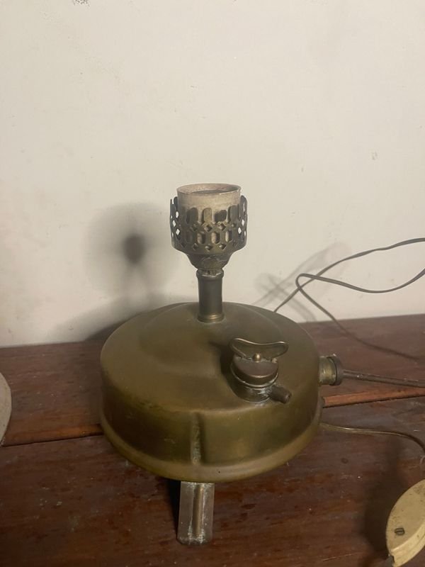 Lámpara de mesa antigua para decorar - imagen 2