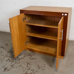 Mueble Bajo de Madera con Dos Puertas y Estantes - imagen 3
