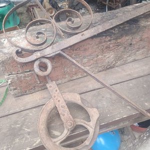 Lote anterior: Brocal de Aljibe Antiguo de Hierro Forjado con Roldana