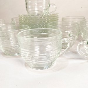 Juego de 12 Tazas y 12 Platos de Vidrio Hialino Tallado - imagen 2