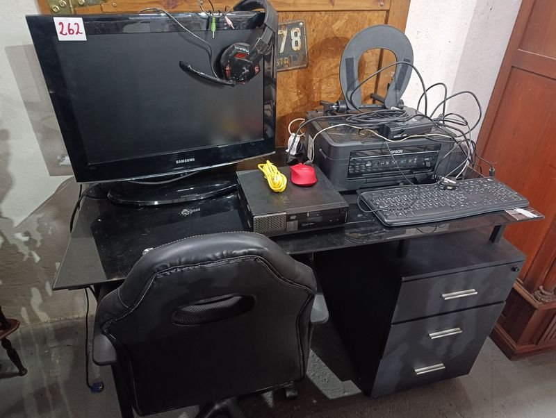 Escritorio de PC Completo con Silla Gamer y Periféricos
