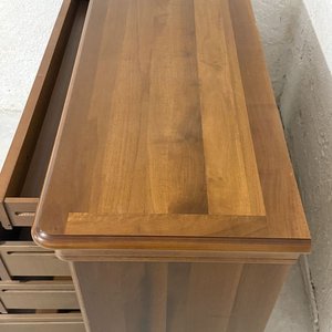 Cómodas de Madera Oscura con Tiradores Dorados - imagen 17