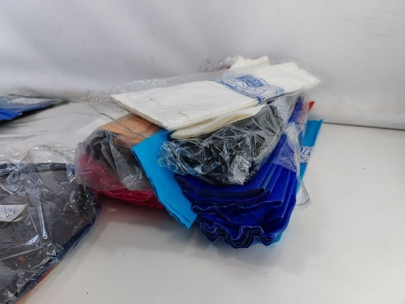 Lote de Papel Crepe y Celofan en Excelente Condición - imagen 7