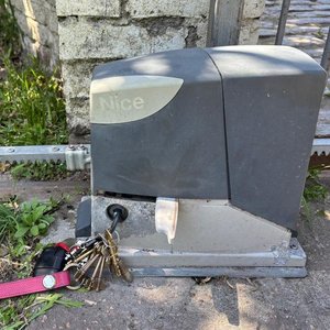 Motor para Portón Nice con 4 Controles Inalámbricos - imagen 3