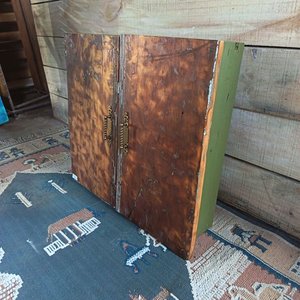 Botiquín Rústico de Madera con Puertas y Estantes - imagen 3