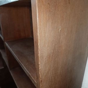 Mesa de Luz con Repisa de Madera Oscura - imagen 5