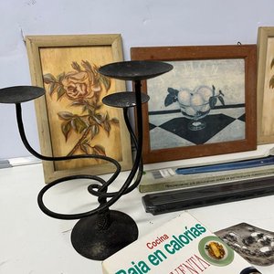 Lote de 10 piezas: cuadros decorativos, termo, jarra, teclado y más - imagen 3