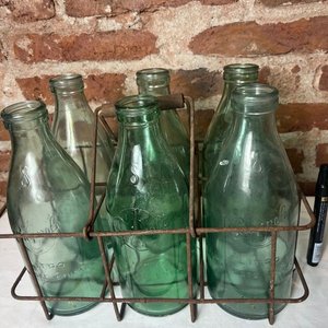 Antiguo Casillero Metálico con 6 Botellas de Leche Conaprole Monograma Nro 8 - imagen 6