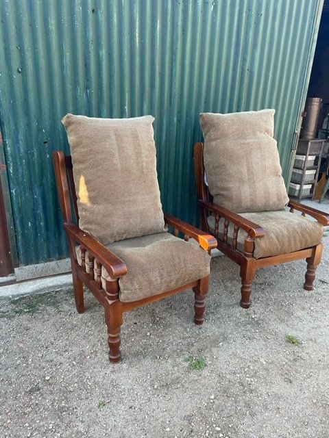 Sillones de madera en buen estado - imagen 3