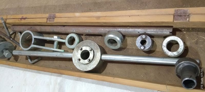 Lote siguiente: Estuche de madera con herramientas de mano