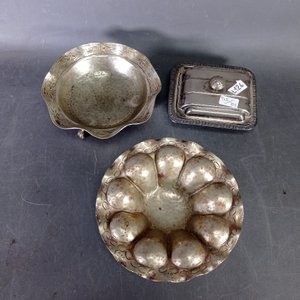 Tres piezas de platería: dulcera y dos pequeños centros de mesa - imagen 3