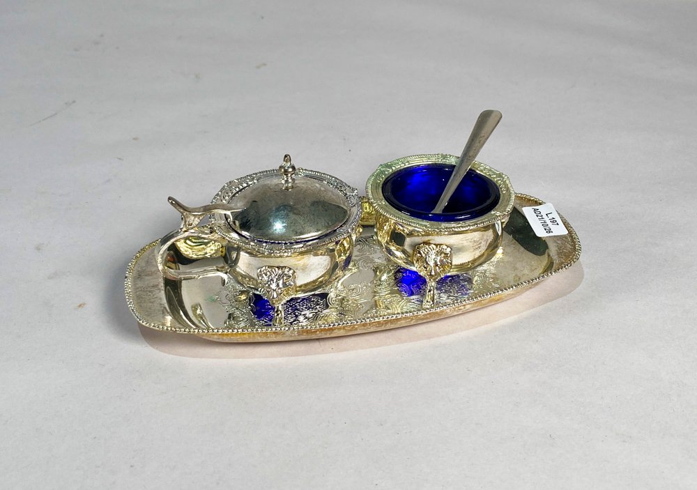 Bandeja con Azucarero y Recipiente de Vidrio Azul y Metal Plateado