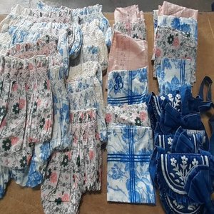 Lote anterior: Lote de 18 Pañuelos y 3 Carteras con Broche