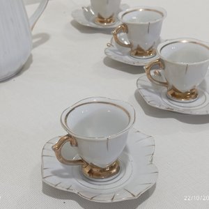 Juego de Café Blanco con Detalles Dorados y Tetera Decorativa Bola de Nieve - imagen 5
