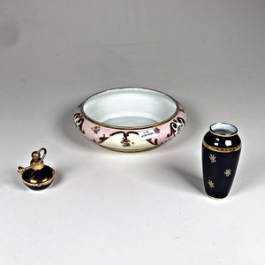 Tres Piezas de Porcelana Limoges: Centro, Florero y Perfumero Vintage - imagen 2