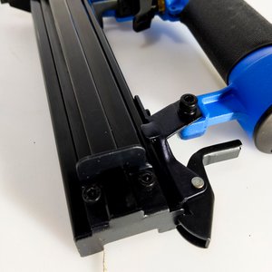 Clavadora neumatica ( caja blanca ) - imagen 3
