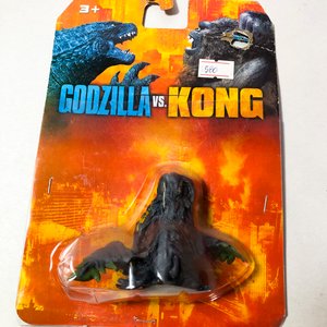 Lote de Juguetes: Autos Cutie Cars, Godzilla vs. Kong, Set de Cocina y Muñecas - imagen 2