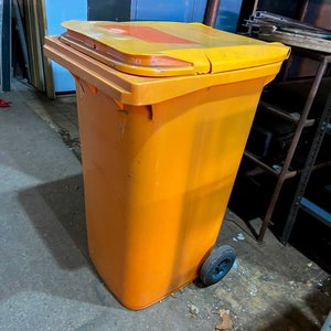 Contenedor de Residuos Naranja con Ruedas - imagen 2
