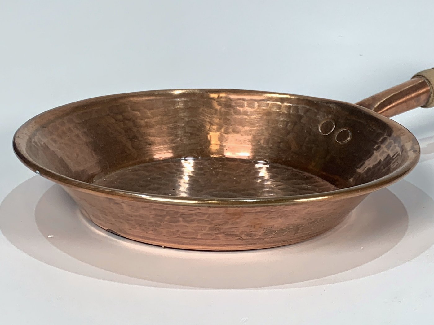 Sartén de Cobre Cincelado con Mango de Madera