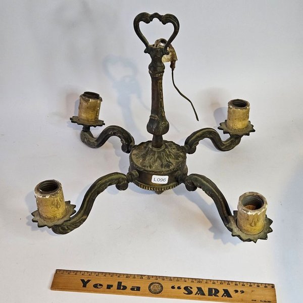 Araña de Bronce con Candelabros