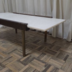 Mesa de Diseño con Tapa de Mármol y Estructura Metálica - imagen 4