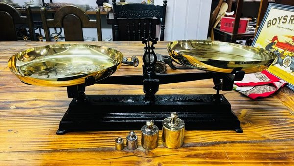 Balanza de oro con dos platos en excelente estado - imagen 2