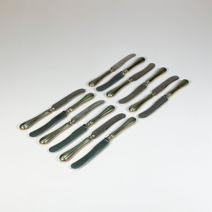 Lote siguiente: Doce Cuchillos Antiguos Hoja Acero y Cabo Metal Liso