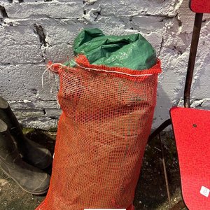 Silla Roja, Botas de Goma Talle 39 y Bolsa de Red Naranja - imagen 5