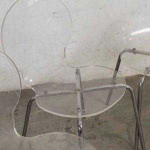 Juego de 4 Sillas Acrílicas con Patas Cromadas - imagen 3