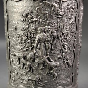 Conjunto de 5 Vasos de Peltre con Decoración Relieve y Escenas Costumbristas - imagen 9