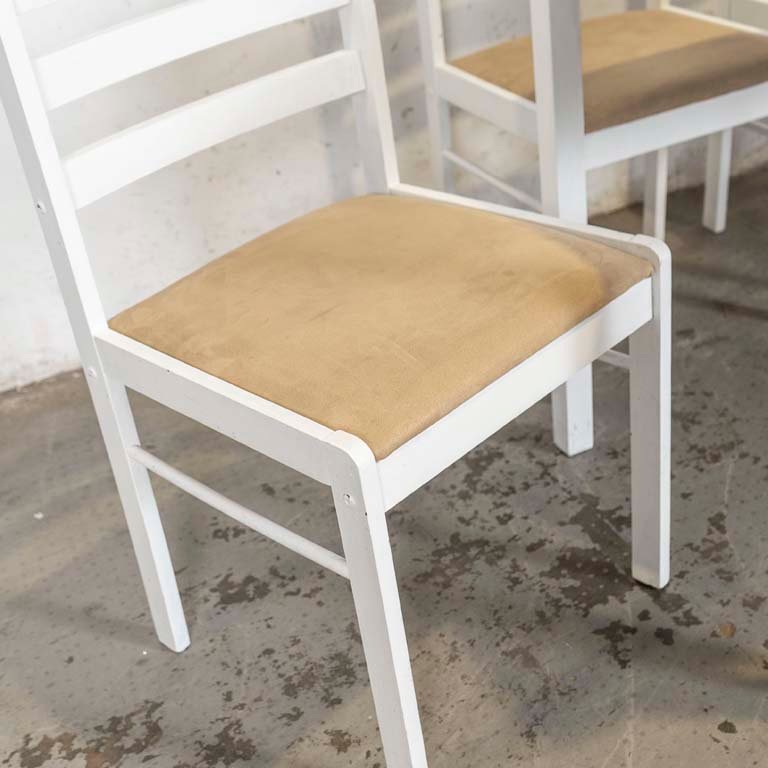 Mesa de comedor y sillas de madera - imagen 2