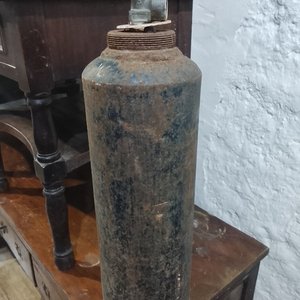 Lote siguiente: Garrafa de gas pequeña antigua